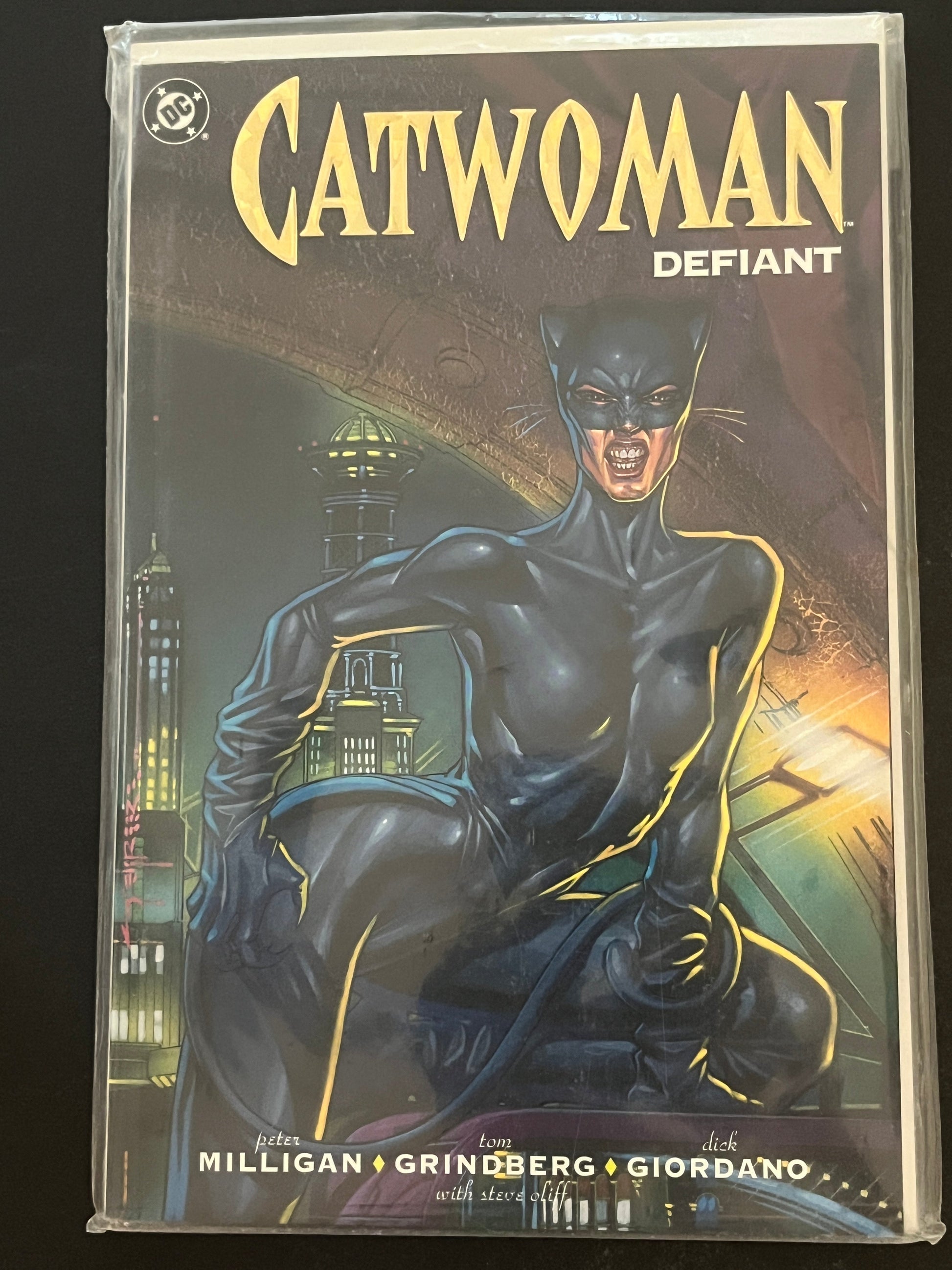 Catwoman Defiant NM